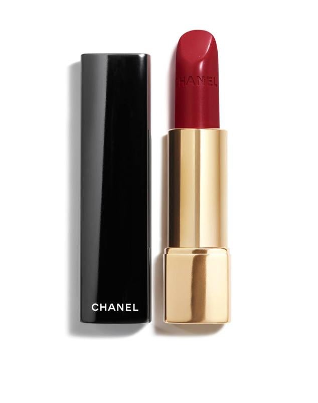 Un rojo intenso y luminoso, con acabado satinado. Además, es hidratante y de larga duración. El favorito de las francesas.