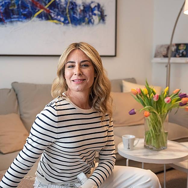 En casa de la periodista y presentadora Ainhoa Arbizu: las claves deco de su hogar acogedor, minimalista y funcional