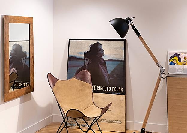 «Me gusta ver a Leo sentado en el 'rincón de pensar' leyendo junto al cuadro de los Amantes del Círculo Polar», nos cuenta Ainhoa Arbizu.