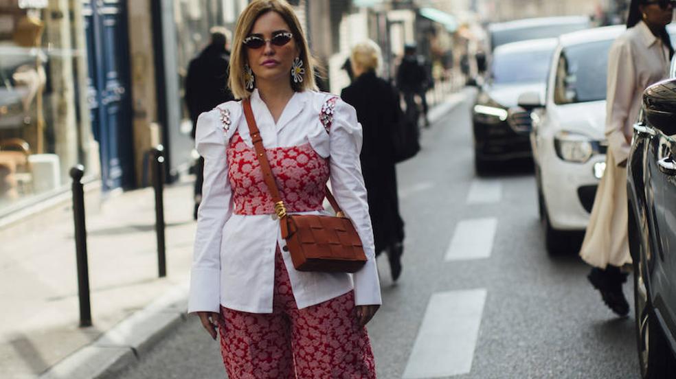 Los pantalones estampados aportan alegría a cualquier look