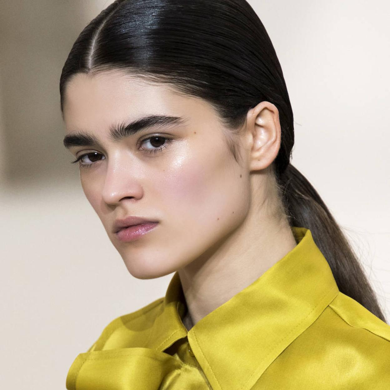 Pincha en la imagen para ver La justificada obsesión por las cremas y sérums con vitamina C, el antioxidante con el que acabarás con las manchas de una vez por todas