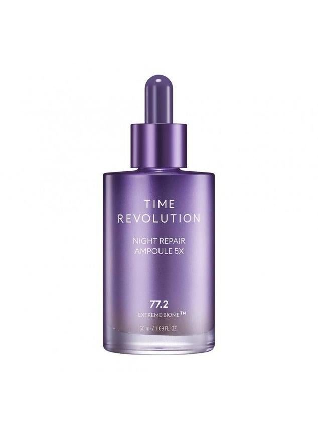 Este sérum concentrado antiedad se formula con un complejo al 77,2% de 10 ingredientes fermentados que alisan la piel, reducen las arrugas, mejoran la elasticidad y tonifican. También cuenta con algas, ácido hialurónico, adenosina, niacinamida, ceramidas, vitamina E y activos con propiedades antioxidantes, hidratantes y revitalizadoras que dejan un acabado radiante, repulpado y uniforme.