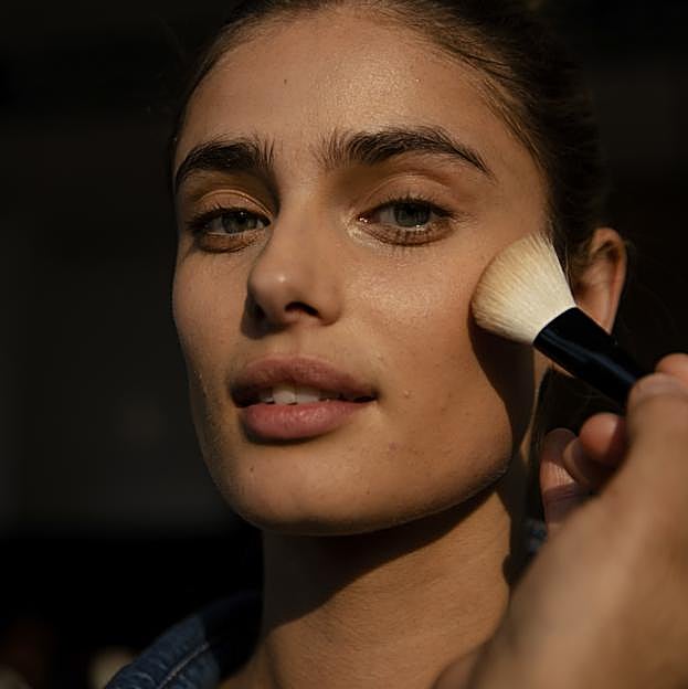 El limpiador de brochas de 3 euros que no para de agotarse y deja tus pinceles como nuevos