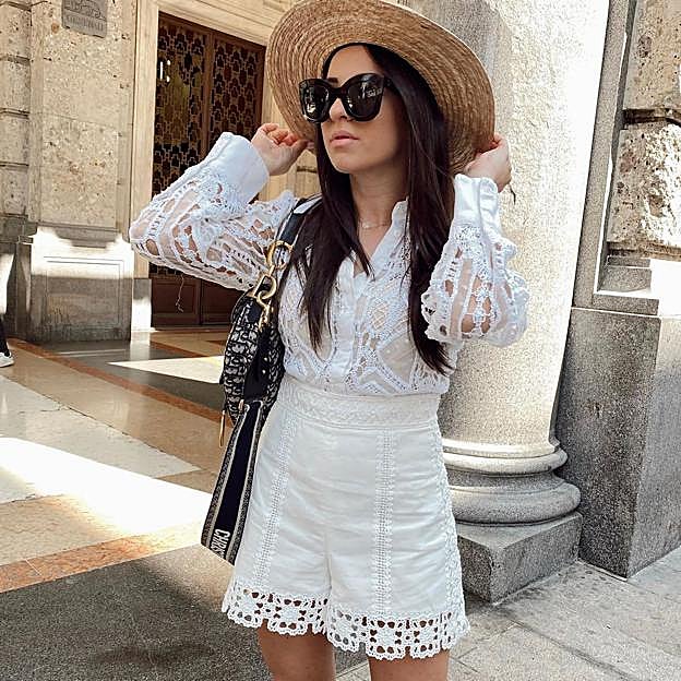 Imagen principal - Blanco y calado: la tendencia que arrasa en vestidos, monos, pantalones o camisas y que huele a verano