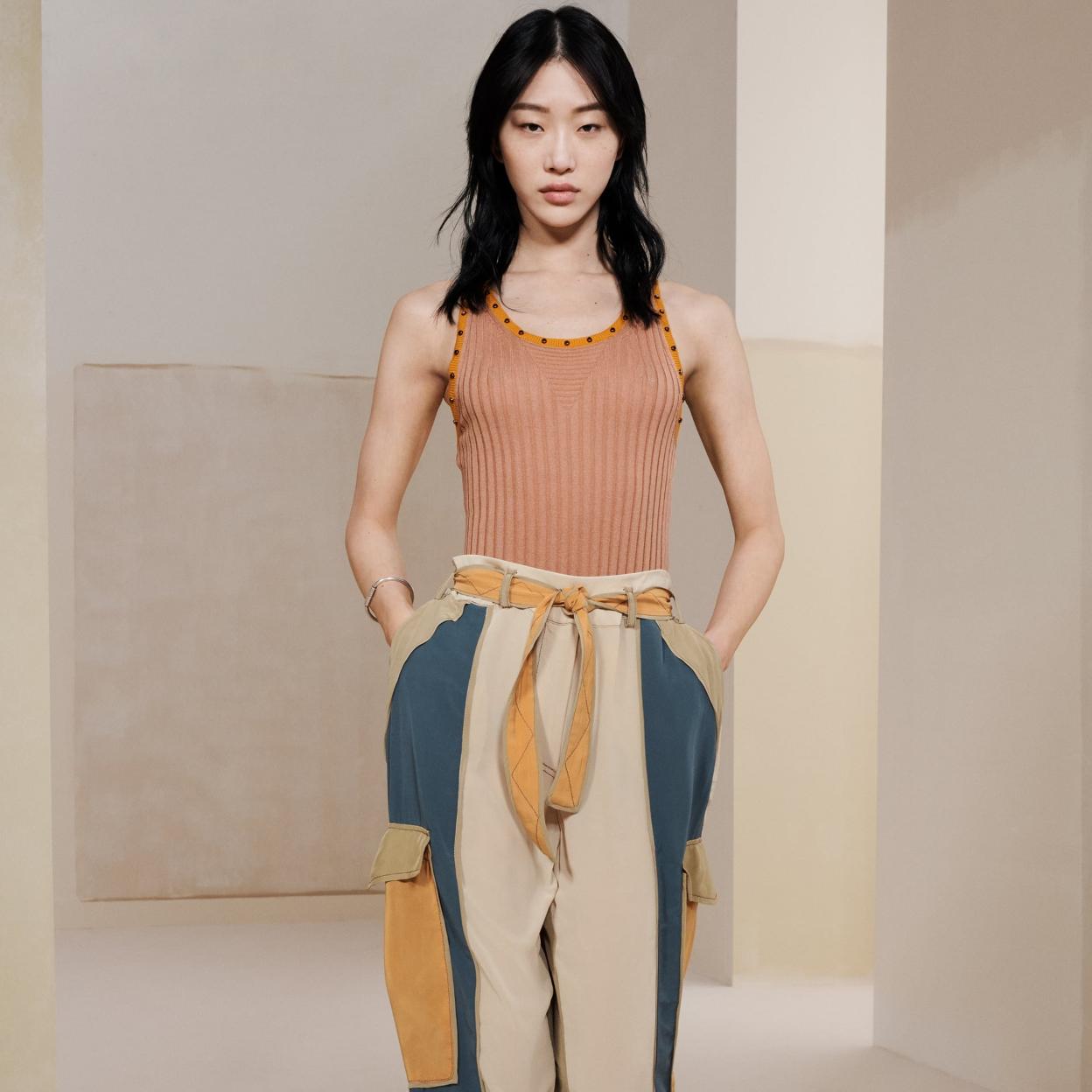 Los pantalones patchwork de Zara que han agotado las influencers con más estilo del street style