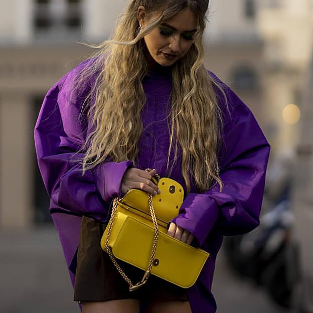 Estos cuatro perfumes huelen de maravilla y vienen en un práctico formato que puedes llevar contigo a todas partes