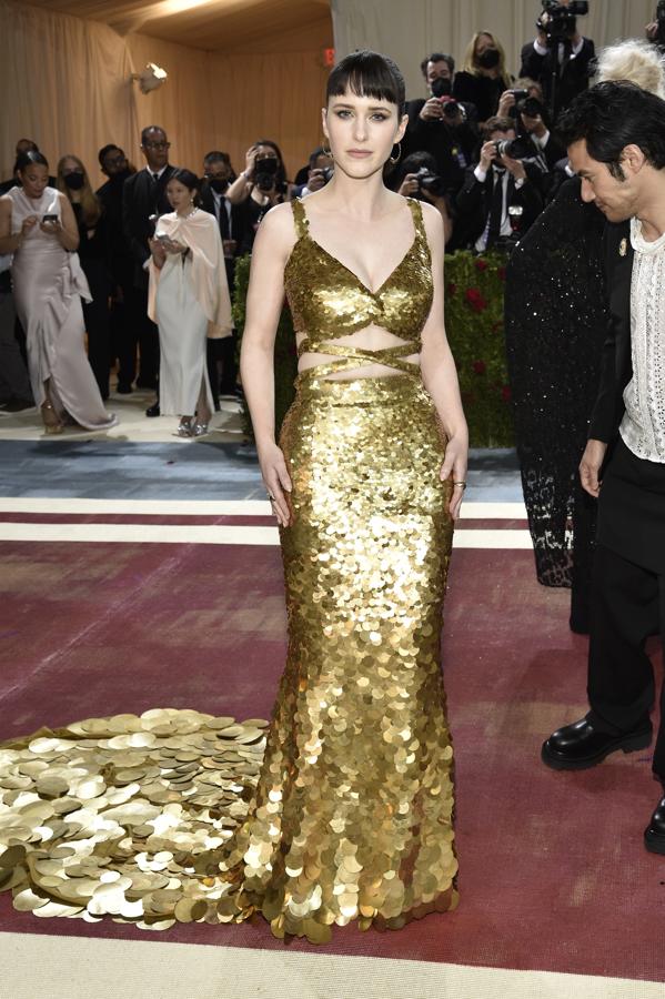 Rachel Brosnahan fue otra de las que se tomaron muy en serio lo de que la temática era la 'Edad de Oro'.