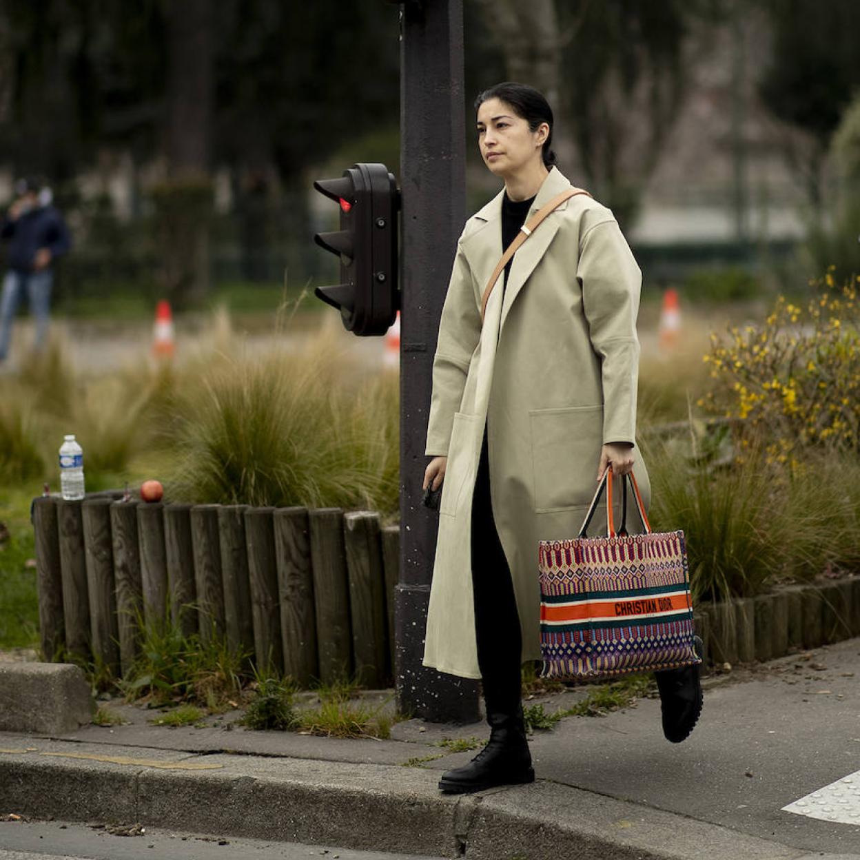 Pincha en la foto para ver otros bolsos que te puedes poner con todo este verano