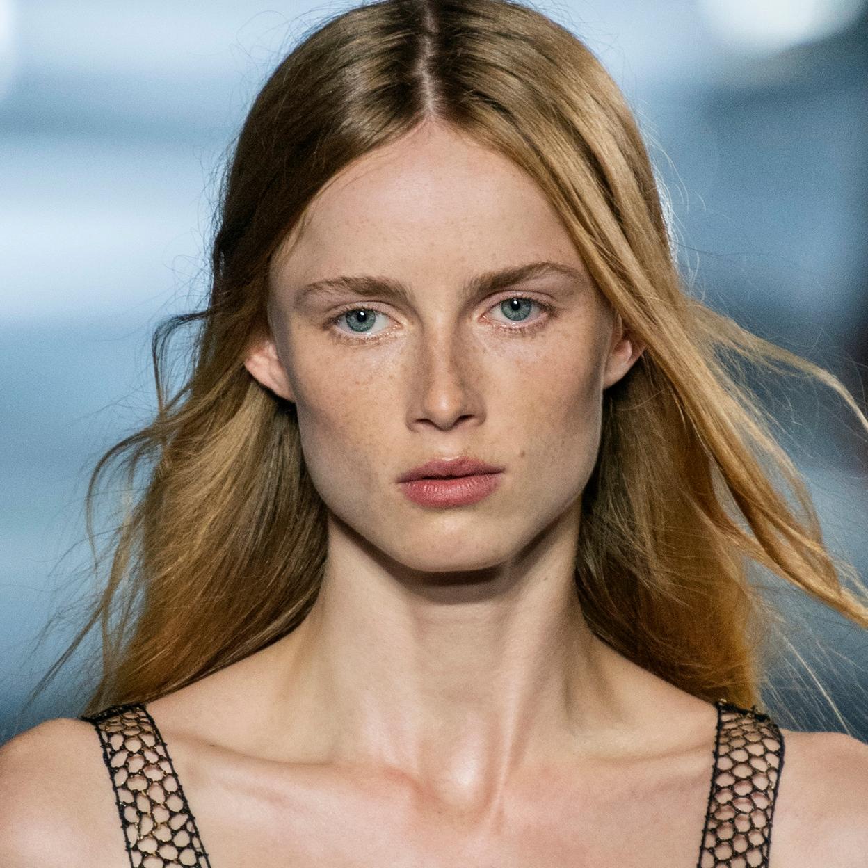 Si no has oído hablar de la base de maquillaje en cápsulas, esto te interesa.