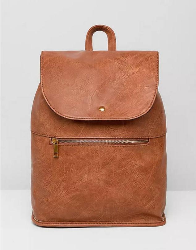 Esta mochila con detalle de cremallera la encontrarás en Asos