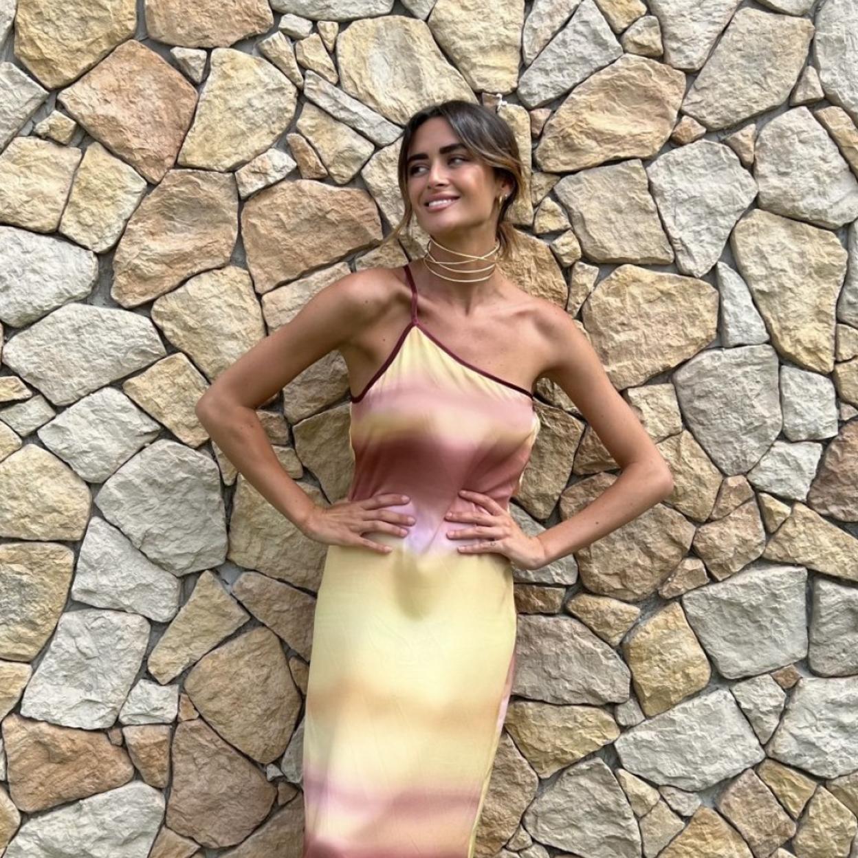 Pincha en la imagen para descubrir los mejores vestidos de invitada por menos de 70 euros.