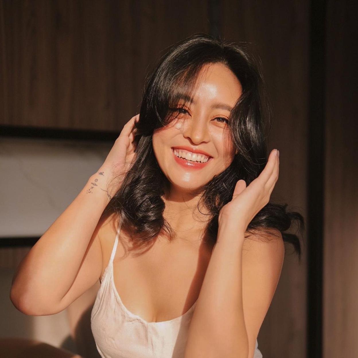 Pincha en la imagen para descubrir más exfoliantes y lucir una piel suave y luminosa.