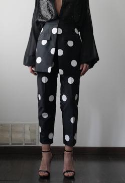 Imagen secundaria 2 - Virginia Troconis ha encontrado en Zara los zapatos destalonados y de tacón cómodo que parecen de lujo y los ha llevado en este look perfecto