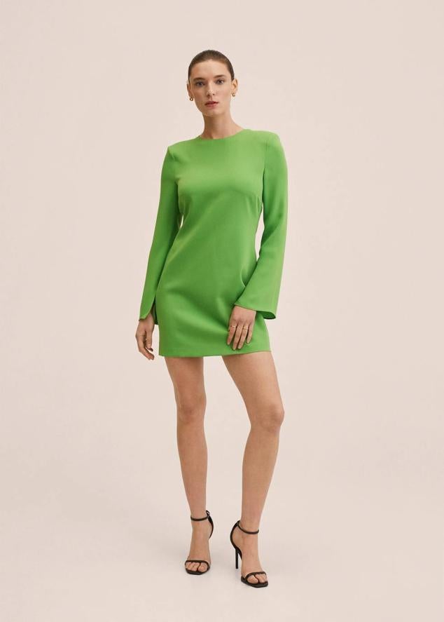Vestido corto con manga larga acampanada y detalle de abertura en la espalda, color verde pastel, de Mango. Puedes encontrarlo en un amplio rango de tallas, de la XXS a la XXL, a 39,99 euros.
