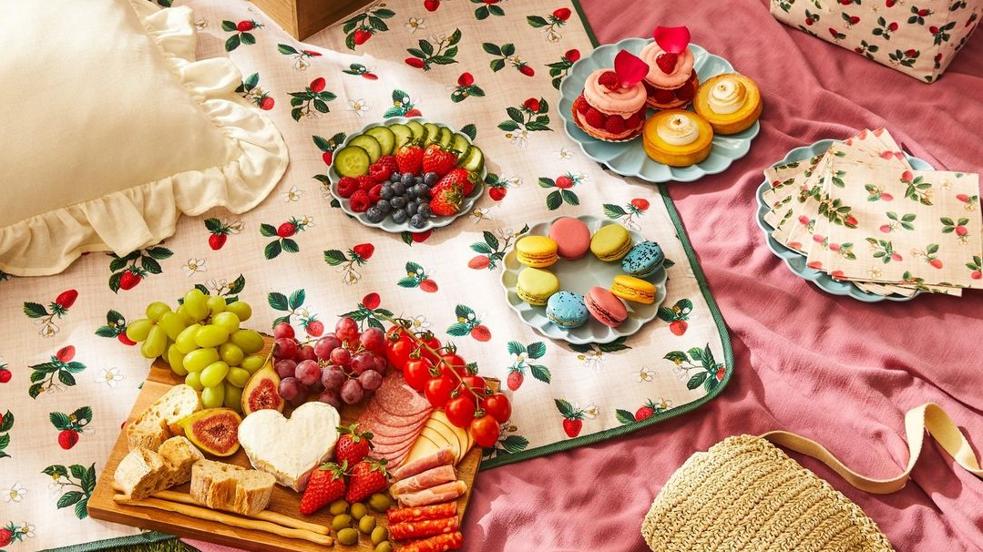 Platos preciosos, menaje baratísimo... Todo lo que necesitas para poner las mesas más bonitas de la primavera cuesta menos de 5 euros en Primark Home (y arrasa en Instagram)