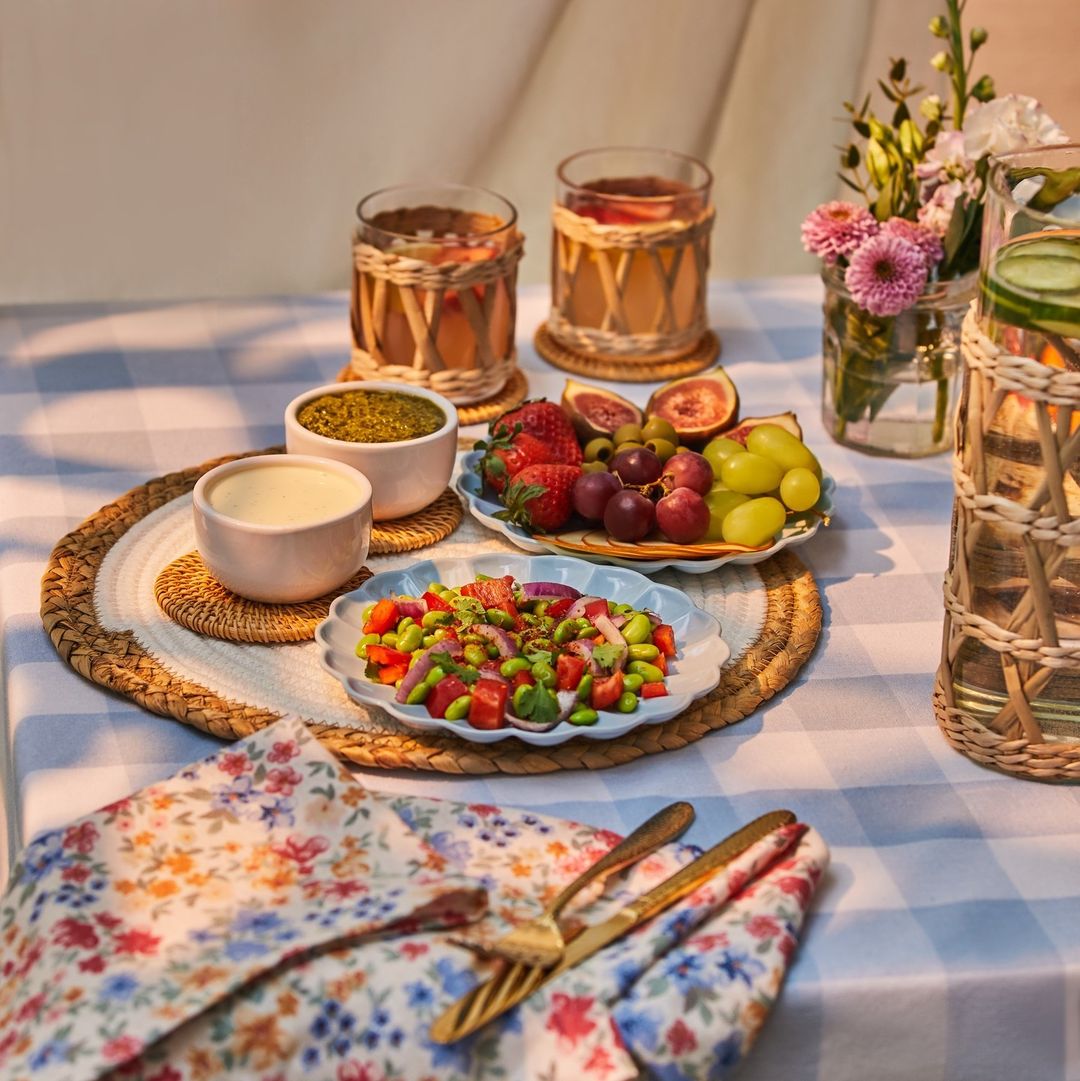 Esta cubertería doradoa, lujosa y muy elegante, será perfecta para apostar por el mix&match en tu mesa. Las piezas están disponibles desde 1.50 euros.