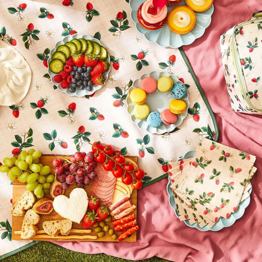 Estos platos irrompibles en tonos azules cuestan 1.50 euros en Primark Home.