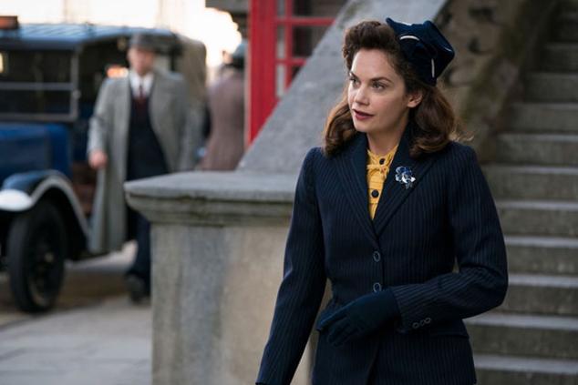 Ruth Wilson (La materia oscura, The affair) interpreta a su propia abuela en esta miniserie británica de tres episodios que relata cómo la mujer descubrió quien era su marido cuando se quedó viuda. A pesar de su feliz matrimonio, poco después de su muerte una mujer aparece en su casa diciendo que es la verdadera mujer de su marido. Desde ese momento se propone aclarar cual de los dos matrimonios es el verdadero y si su relación era tal y como ella creía. 
