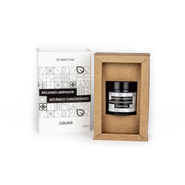 La firma española cuenta con una gama completa de productos con té matcha, entre ellos destaca el Bálsamo Limpiador, que se puede utilizar como limpiador para la piel y también como aftershave. Está pensado para todo tipo de pieles, reparando e iluminando la piel desde el primer uso. (41,90 euros)