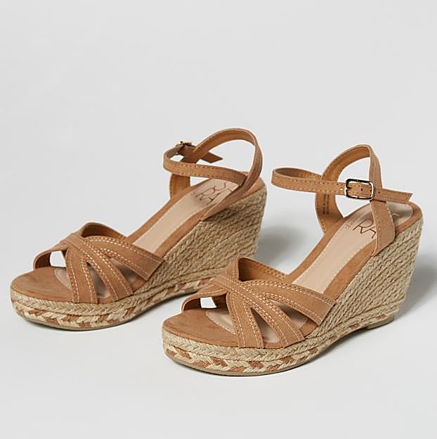 Imagen principal - Las sandalias con cuña de la nueva colección de Sfera.