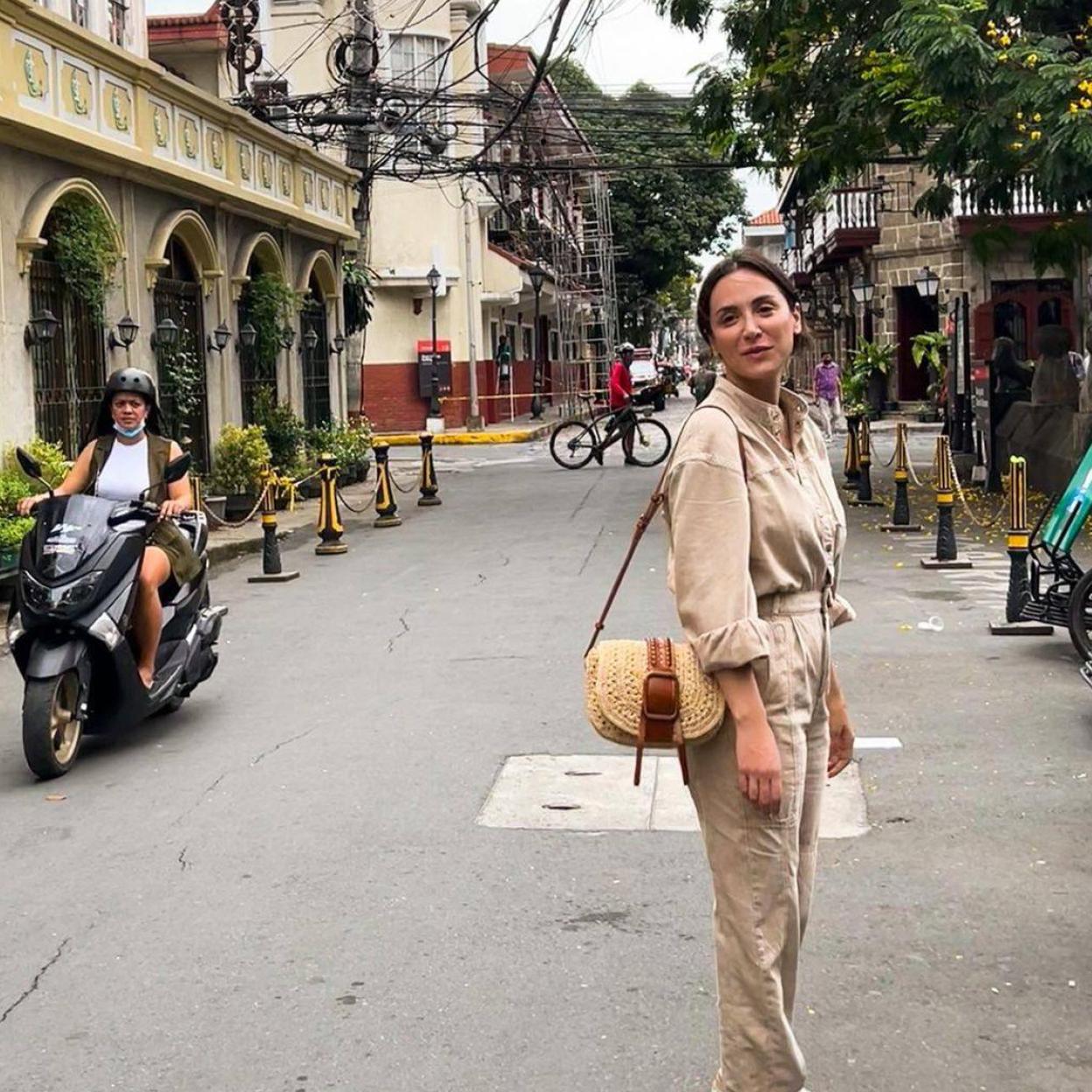 Pincha en la foto para ver los bolsos de rafia de Zara y Mango que van a arrasar los próximos meses