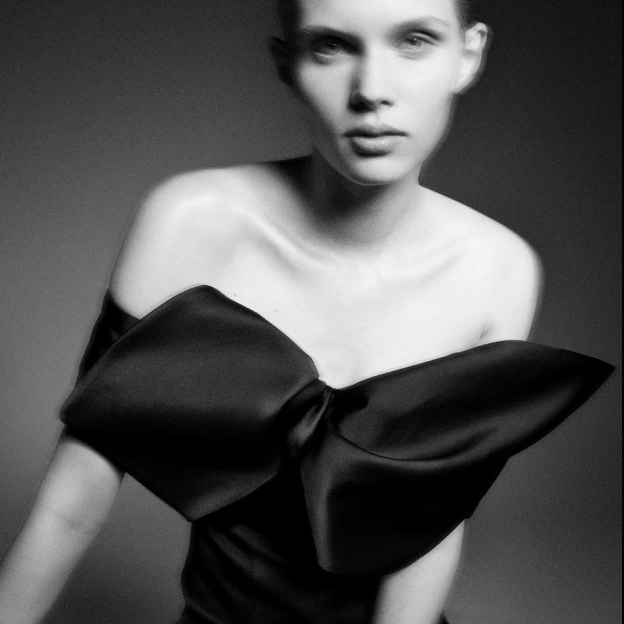 Pincha en la imagen para ver Massimo Dutti apuesta por el blanco para una colección primavera-verano que va a elevar todos nuestros looks de temporada con mucho estilo