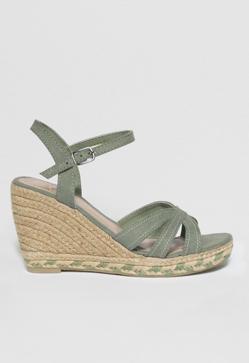 Imagen secundaria 2 - Las sandalias con cuña de la nueva colección de Sfera.