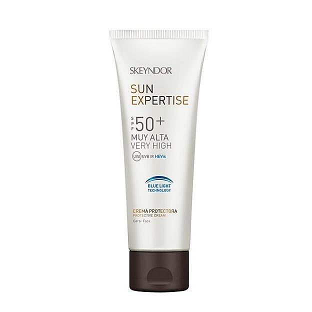 Crema protectora Sun Expertise Blue Light Technology SPF50+ de Skeyndor. 