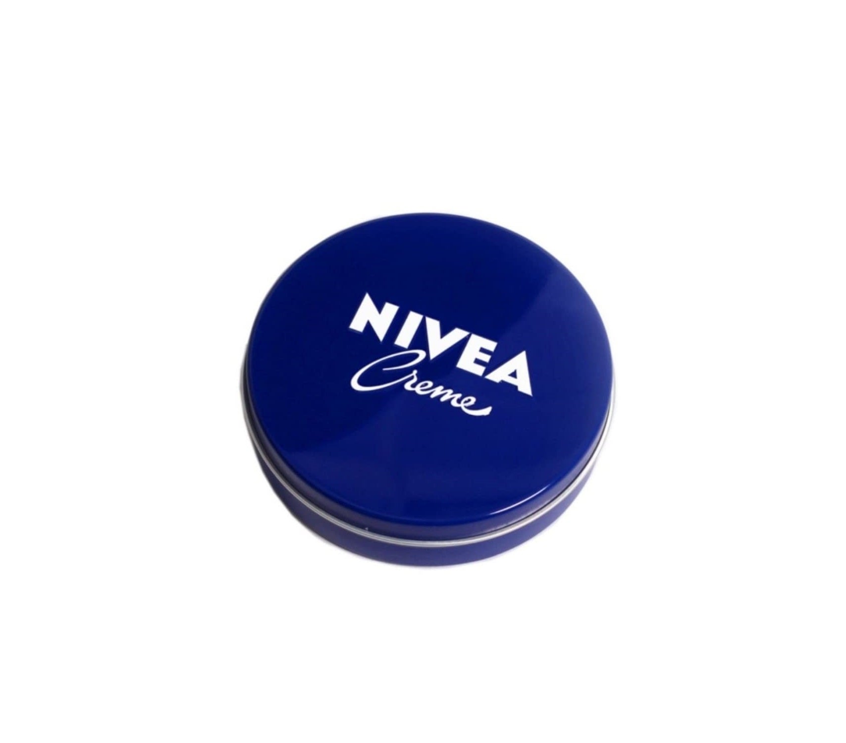 Sí, con mítica lata azul nos referimos a la crema hidratante de Nivea de toda la vida que verdaderamente nuestras abuelas utilizaban para cara, cuerpo y otras zonas olvidadas y secas como los talones o los codos. Ideal para pieles deshidratadas y para evitar estrías.  (7,68 euros) .