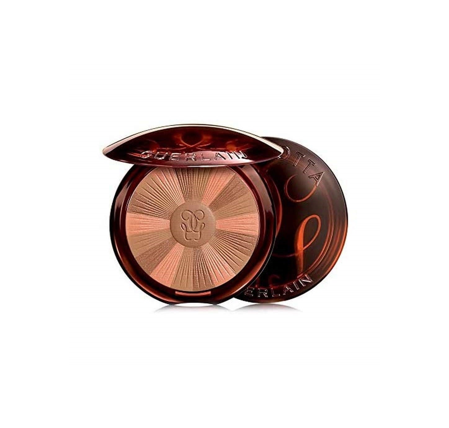 Cada temporada cambia su diseño, pero los Polvos Terracotta de Guerlain siguen siendo un cosmético de culto internacional que nuestras abuelas empezaron a llevar desde 1984. Desde entonces, todos están inspirados en el desierto y se encargan de iluminar el rostro con un resplandor instantáneo, natural y saludable durante todo el año, como el primer día.  (38,75 euros) .