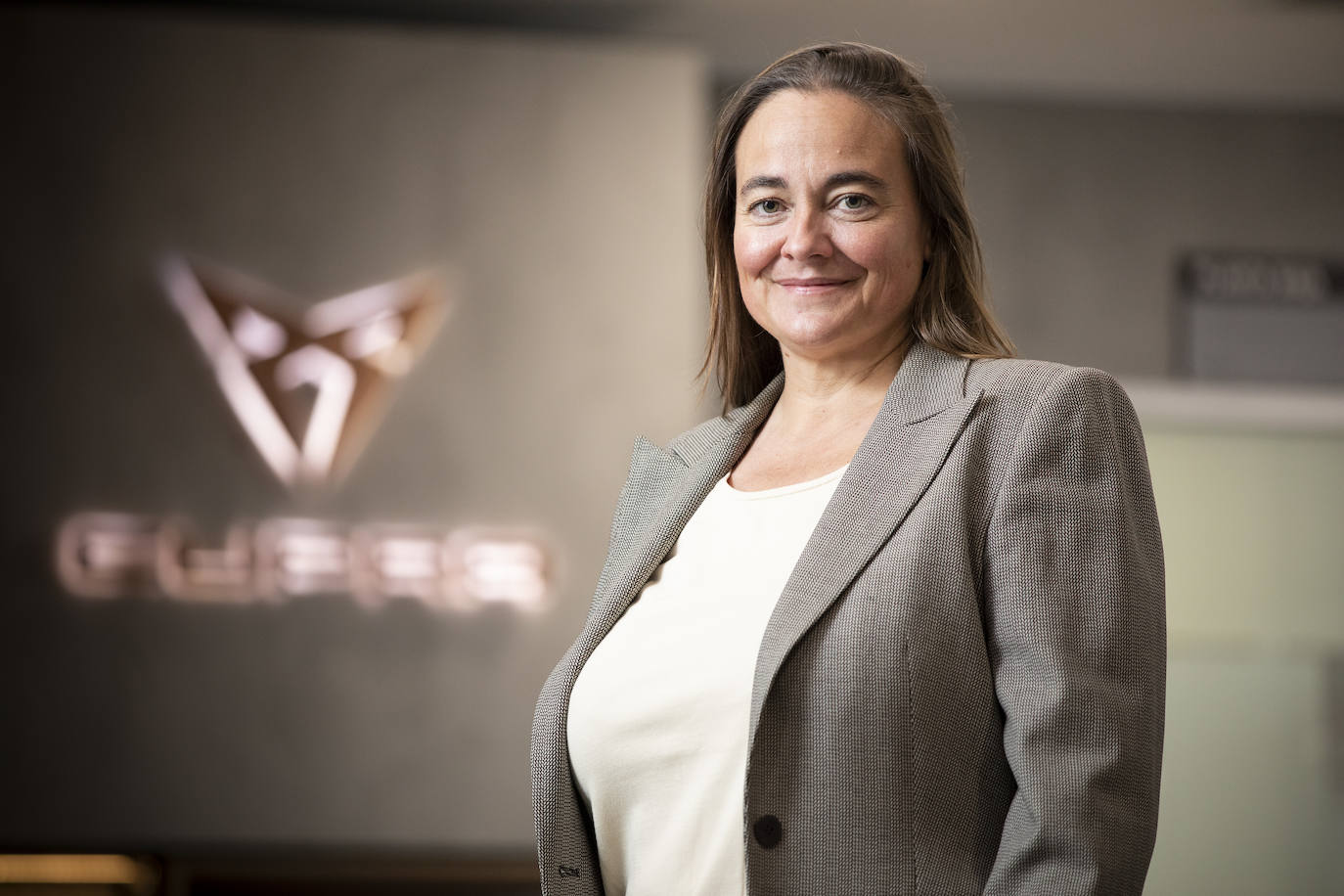 Seat ha recibido este reconocimiento por el trabajo de la marca española durante la pandemia, primero con su iniciativa casi inmediata de fabricar respiradores y mascarillas en su factoría de Martorell y después por su contribución al proceso de vacunación. En la imagen, Patricia Such, Directora de Salud, Seguridad y Emergencias de SEAT y de las empresas mancomunadas del Grupo Volkswagen en España.