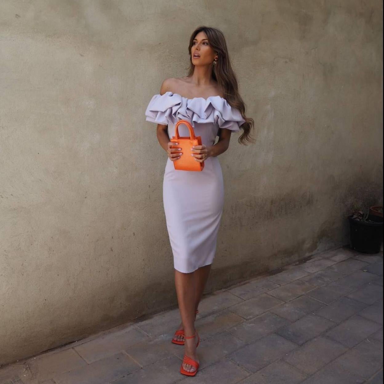 Pincha en la imagen para ver No te podrás resistir a estos bonitos y elegantes trajes estampados con los que ir de 10 a diario o en un look de invitada