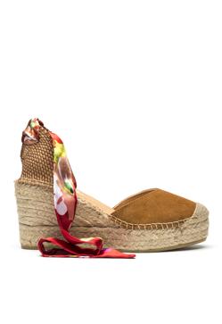 Imagen secundaria 2 - VIDORRETA: Esta firma de alpargatas nació en 1995 y escogió el pueblo de Cervera del Río Alhama (La Rioja) como su base, gracias a la tradición alpargatera por la que es famoso. El resultado, un calzado de calidad.