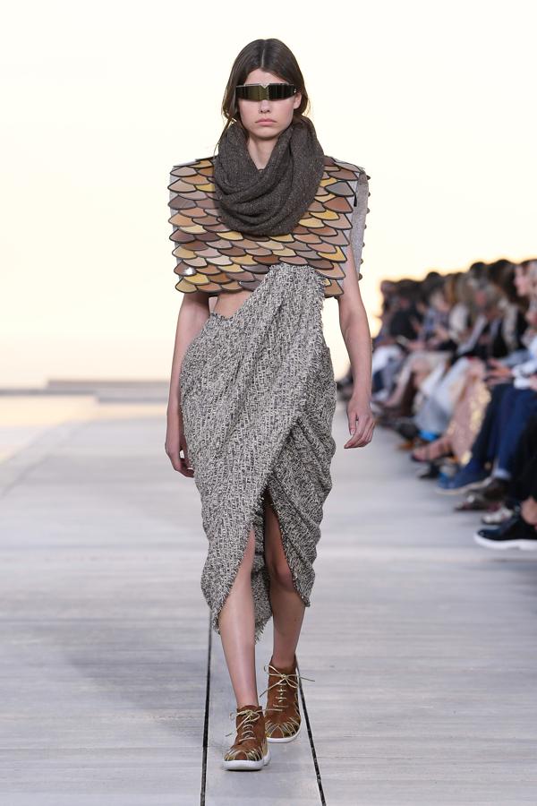 Louis Vuitton presenta su colección Crucero 2023 protagonizada por la estética nómada que inspiran la cálidez y la luz de Sol