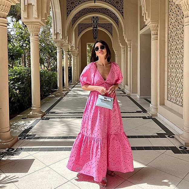 Los maxi vestidos románticos más favorecedores que las influencers eligen para sus looks de verano