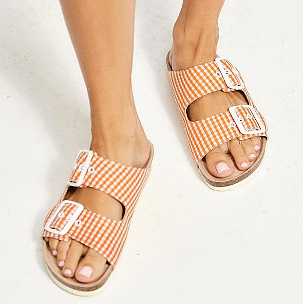 Imagen principal - Las sandalias de Genuins de la colección cápsula de María Fernández-Rubíes.