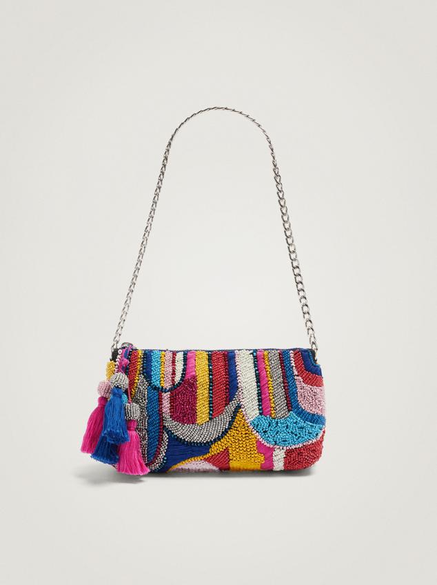 Parfois nos presenta el aliado perfecto para las ocasiones especiales (y nocturnas). Este bolso de mano con lentejuelas y abalorios aporta luminosidad a cualquier look más sencillo. Cuesta 27,99 €. 