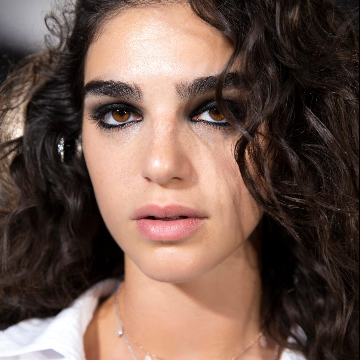 Pincha en la imagen para comocer cómo están siendo los mejores beauty looks del Festival de Cine de Venecia 2021