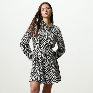 Imagen secundaria 1 - Los vestidos de Lefties de menos de 15 euros bonitos y muy ponibles que no te vas a quitar en todo el verano