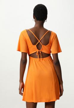 Imagen secundaria 2 - Los vestidos de Lefties de menos de 15 euros bonitos y muy ponibles que no te vas a quitar en todo el verano