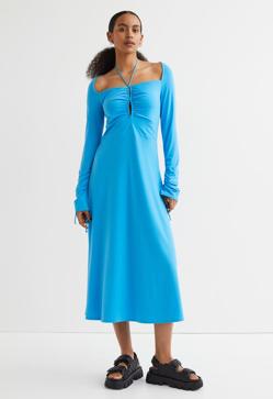 Imagen secundaria 2 - De punto y cut out: así es el vestido de Zara que sienta bien a todas las siluetas (palabra de influencer)