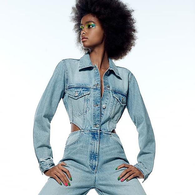 Imagen principal - Victoria Federica y otras royals que se atreven con el mono vaquero, las prenda más versátil (y favorecedora) de la temporada