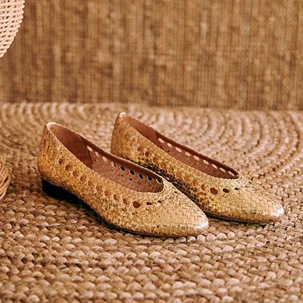 Imagen principal - Las bailarinas caladas las puedes encontrar en varias firmas.