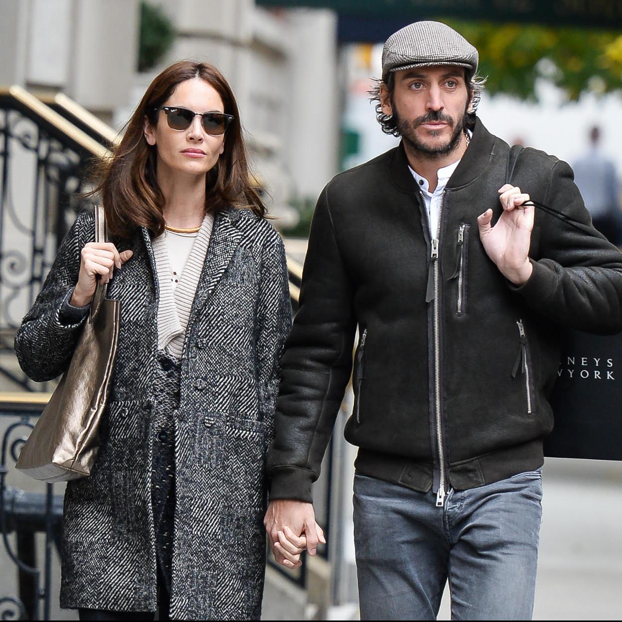 Eugenia Silva con su marido paseando por Nueva York.
