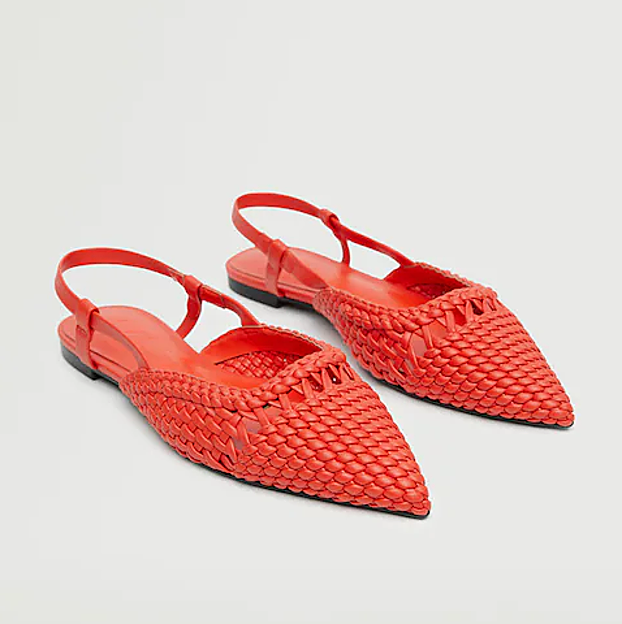 Imagen principal - Bailarinas caladas, los zapatos cómodos y fresquitos que parecen de lujo y arrasan entre las influencers