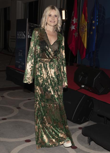 Imagen - Eugenia Martínez de Irujo combinó su vestido de invitada con sandalias de tacón y plataforma.