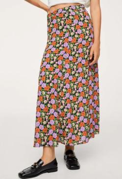 Imagen secundaria 2 - Las faldas midi de menos de 15 euros de Mango Outlet cómodas, fresquitas y ponibles que no puedes dejar escapar