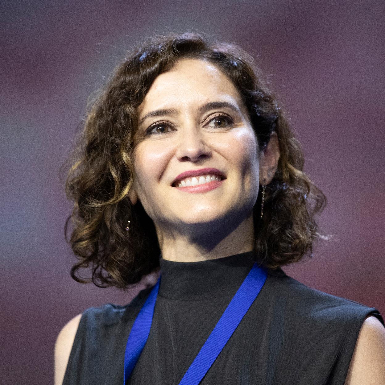 Ayuso estrenó este vestido de Zara en un congreso con el Partido Popular.