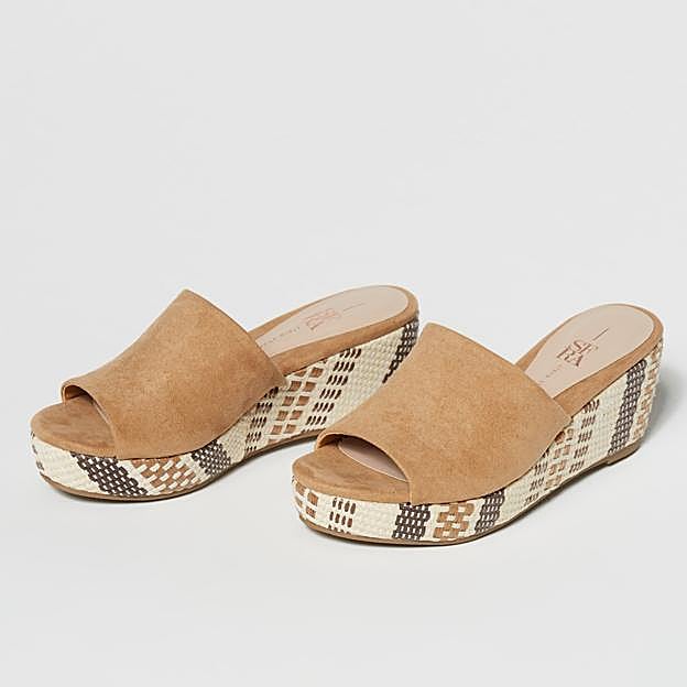 Imagen principal - Las sandalias de cuña de Sfera que van a arrasar.