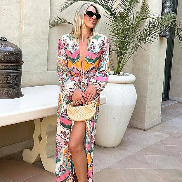 En vestido o pantalón corto: el estampado multicolor que más favorece esta temporada viene en dos versiones que enamoran a las influencers